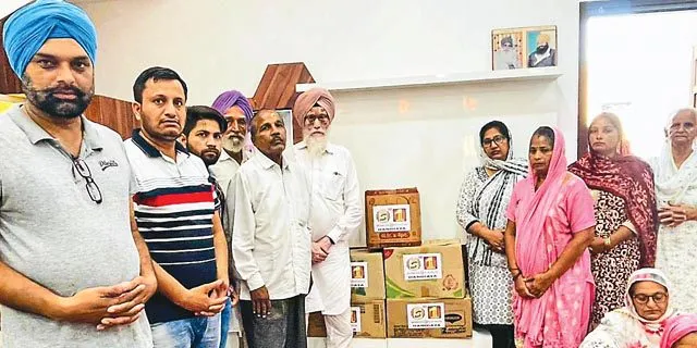 डेरा श्रद्धालु परिवार ने पिता की याद में 5 परिवारों को बांटा राशन