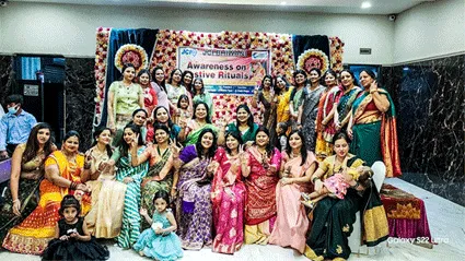 विद्यार्थियों एवं कर्मचारियों ने झूले झूलकर गाए लोक गीत