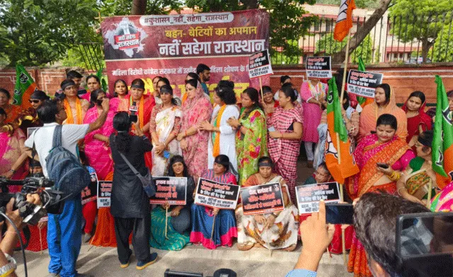 सरकार मोबाइल की गारंटी दे रही है, सुरक्षा की गारंटी देने में नाकाम : डॉ. रक्षा भंडारी