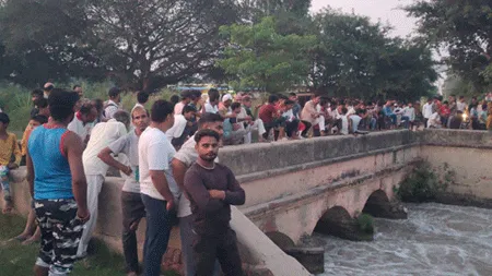 नहाते समय नहर में डूबे युवक, पुलिस ने किया रेस्क्यू