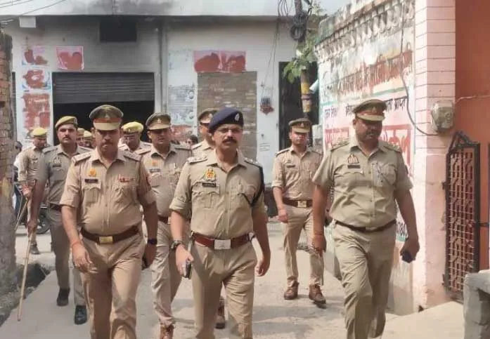 Bulandshahr: एसएसपी ने कानून व्यवस्था के दृष्टिगत थाना गुलावठी क्षेत्र में किया भ्रमण