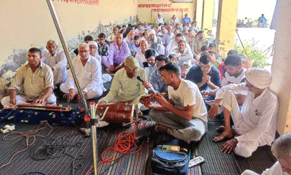 चारो तरफ छाई है बहार जी, दोनो जहान की आई सरकार