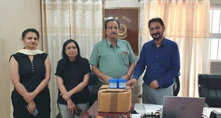 गुर मेहर अस्पताल ने सेहत विभाग को भेंट की 2000 क्लोरिन गोलियां