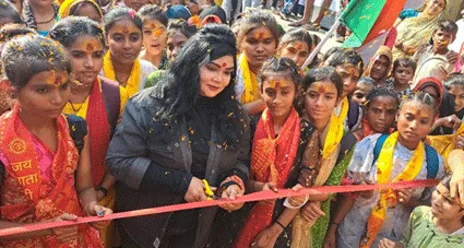 किशोरियों की डाक कांबड़ गंगा जल लेने सोरो हुई रवाना