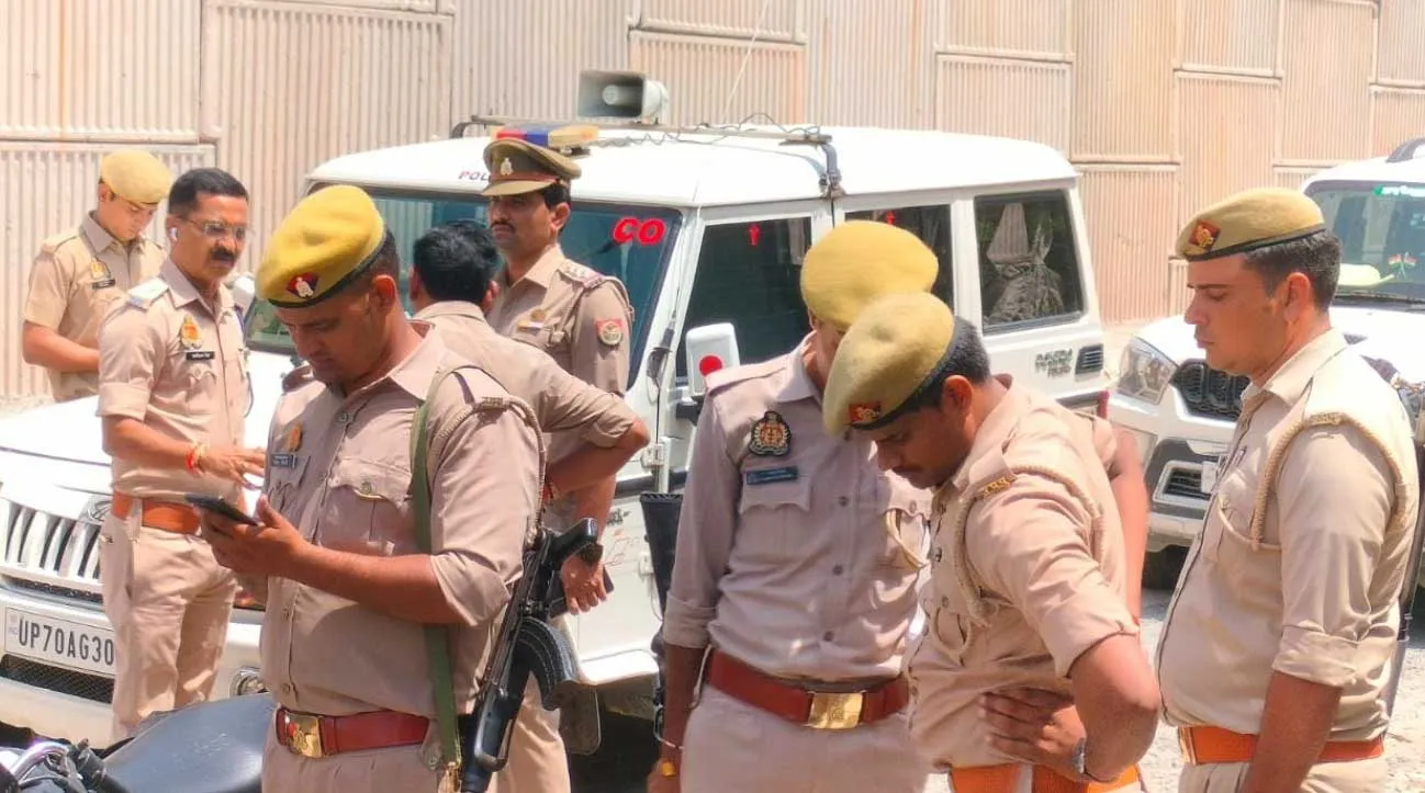 शिकोहाबाद में युवकों ने महिला से की लाखों की टप्पेबाजी