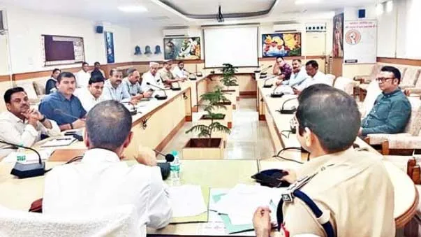 नशा माफियाओं की कमर तोड़ने को करें सख्त कार्रवाई: राकेश कुमार सिंह