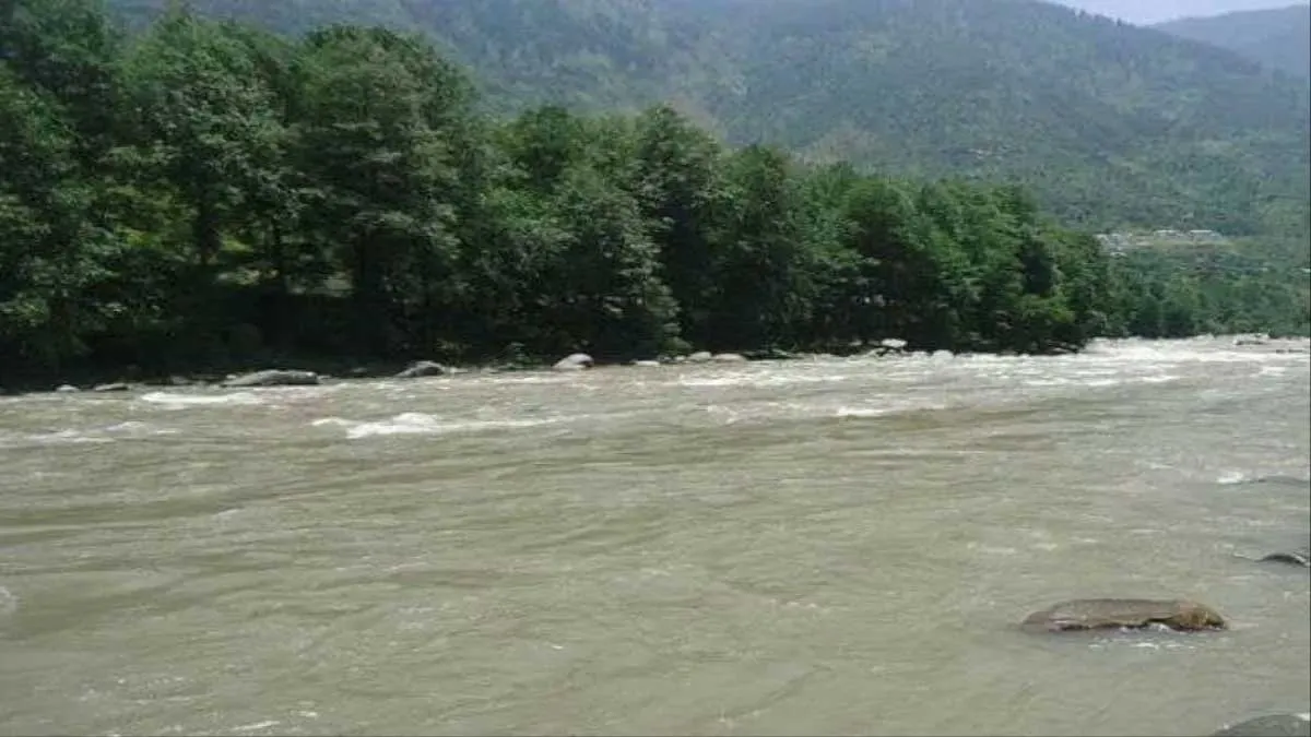 Punjab Weather: मौसम विभाग की चेतावनी, व्यास नदी उफान पर…नदी नालों के आसपास जाने से करें परहेज