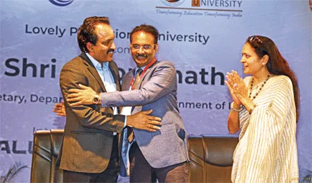 इसरो के चेयरमैन ने एलपीयू चांसलर को बधाई संदेश के लिए दिया धन्यवाद
