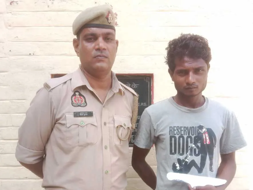 युवक से अवैध छुरा बरामद, भेजा जेल