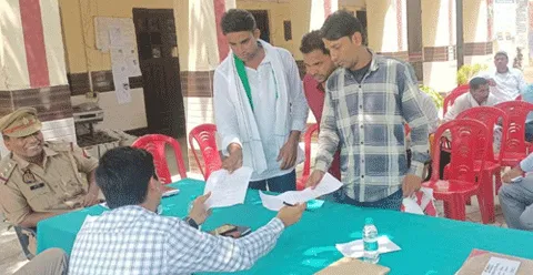 राशन की दुकान हथियाने की फिराक में कुख्यात मुकीम के परिवार का सदस्य