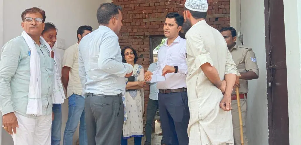 सरकारी भूमि पर बने अवैध स्कूल पर चला बुलडोजर