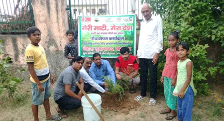सुभाष चंद्र बोस पार्क में किया पौधरोपण