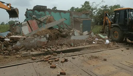 विकसित की जा रही अवैध कॉलोनी को किया गया ध्वस्त-डीटीपी नरेश कुमार