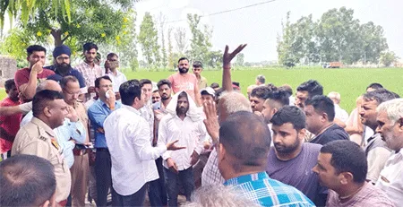 गांव बारना में डंपिग स्थल को लेकर घमासान