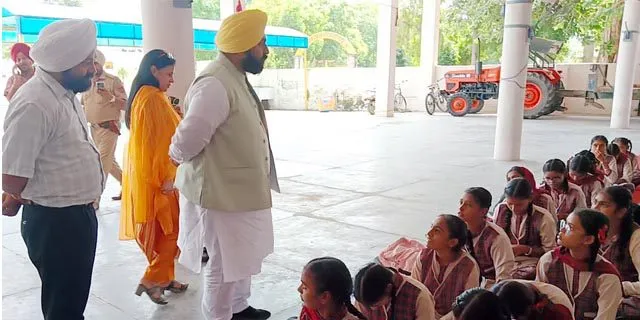 लेंटर गिरने से चर्चा में रहे सरकारी स्कूल बद्दोवाल का शिक्षा मंत्री ने किया दौरा
