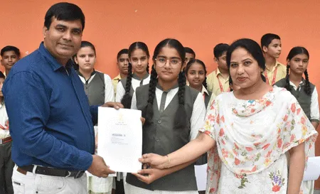 ज्ञानस्थली पब्लिक स्कूल के छात्रो को प्रशस्ति पत्र देकर किया गया सम्मानित