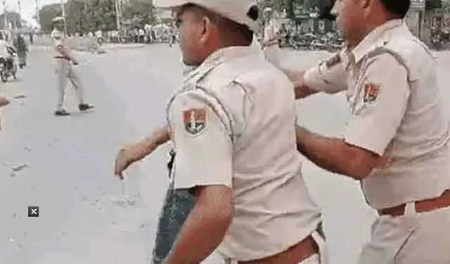 Shahpura: शाहपुरा में नये जिले के परिसीमन पर विरोध, पुलिस ने लाठियां भांजी