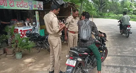 कोतवाली पुलिस ने जाति और धर्म सूचक शब्द लिखे वाहनों के काटे चालान