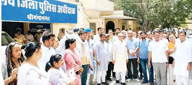 कार्यक्रम में घुसे अवांछित युवक को पुलिस ने किया गिरफ्तार