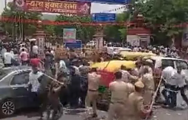 राजस्थान यूनिवर्सिटी: चुनाव की मांग पड़ी छात्रों को भारी, हुआ पुलिस का लाठीचार्ज
