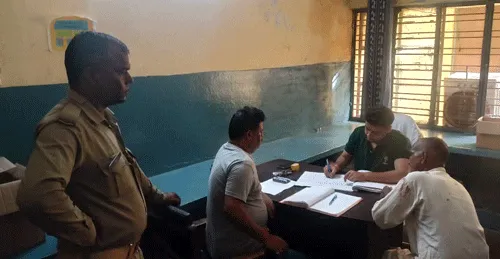 जुआ खेलने से मना करने पर ग्रामीण को मारपीट कर किया घायल, जांच में जुटी पुलिस