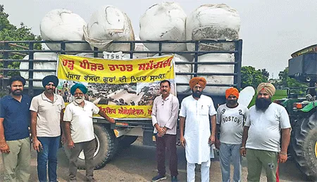 होली सिटी टाऊनशिप एसो. ने बाढ़ पीड़ितों तक पहुंचाई ‘राहत सामग्री’