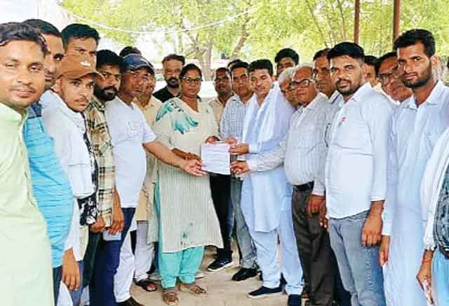 ‘हमें पढ़ाने दो’ सहित अन्य मांगों को लेकर शिक्षक उतरे सड़कों पर