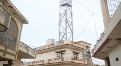 मोबाइल टावर हटाने की मांग को लेकर कलेक्टर से मिले मौहल्लावासी