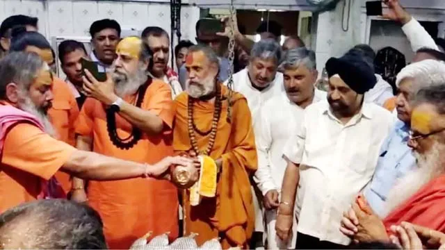 Nuh: कड़ी सुरक्षा के बीच किया नल्हड़ेश्वर मंदिर में जलाभिषेक