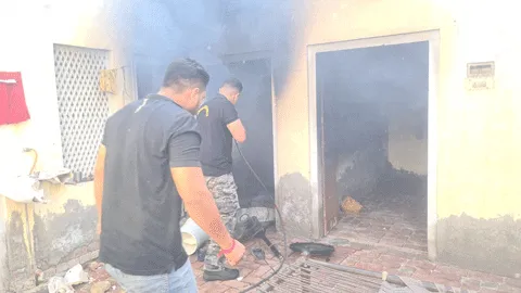 अज्ञात युवकों ने घर में लगाई आग, सारा सामान जलकर राख