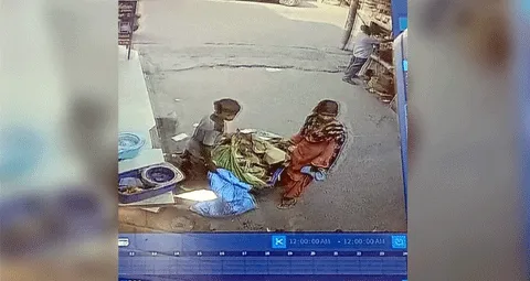 दुकान में घुसकर कचरा बीनने वालों ने उड़ाया हजारों का सामान