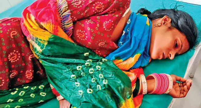 दहेज की खातिर पति ने पत्नी को पीटा, अस्पताल में भर्ती