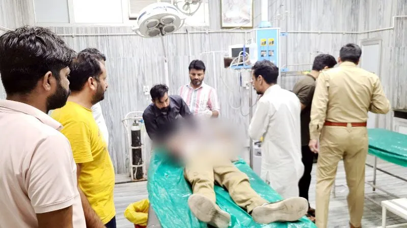 50 फीट उंचे ओवरब्रिज से कूदा युवक, हालत गंभीर