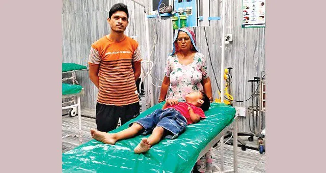 मासूम बच्चे को ताई ने बुरी तरह से पीटा, सीसीटीवी में कैद हुई घटना
