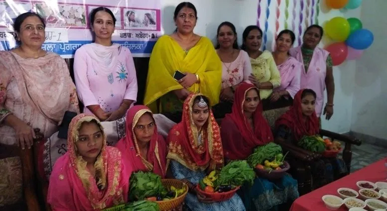 महापोषण दिवस मनाकर महिलाओं को दी संतुलित खुराक की जानकारी