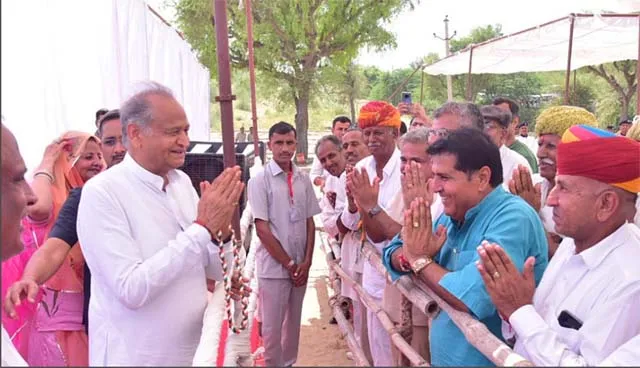 Ashok Gehlot: वरिष्ठ नेताओं से सीख लेकर ही किए जनसेवा के कार्य