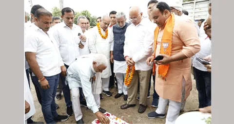 केन्द्रीय राज्य मंत्री और परिवहन मंत्री ने किया सड़कों का शिलान्यास