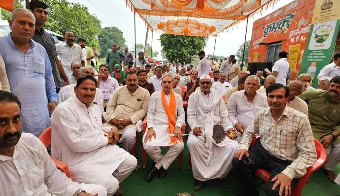 बडौत में अनेक स्थाओ पर सांसद सहित कार्यकर्ताओं ने सुना पीएम मोदी की मन की बात कार्यक्रम