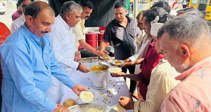 मां अन्नपूर्णा रसोई में मिला जरूरतमन्दों को भरपेट भोजन