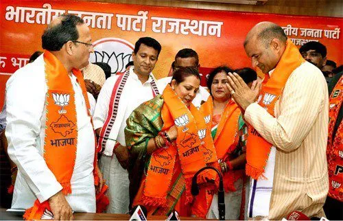 विभिन्न समाजों के 16 लोगों ने थामा भाजपा का हाथ
