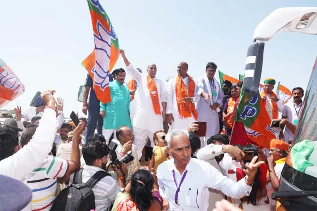 BJP Parivartan Yatra: भाजपा का परिवर्तन संकल्प यात्रा का तीसरा रथ रामदेवरा से रवाना