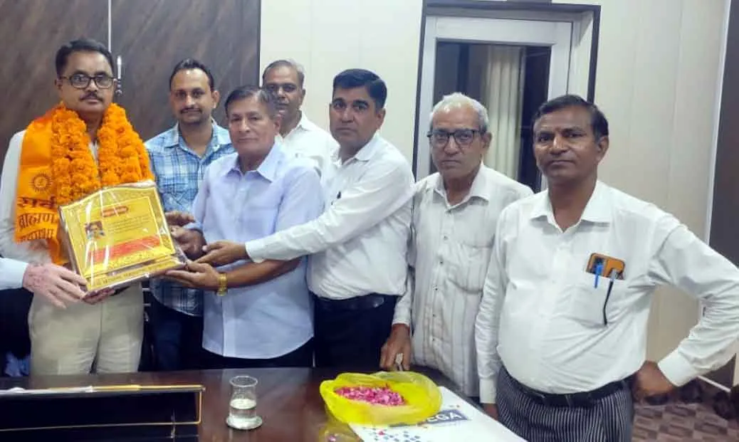 सर्व ब्राह्मण महासभा के जिला कोषाधिकारी का अभिनंदन