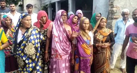 ब्लाक लखावटी में पुष्टाहार पर पड़ रहा है खुले आम डाका