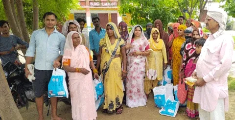 ग्राम प्रधान की पहल पर गर्भवतियों और बच्चों को तीन माह के अंतराल पर मिला पोषाहार