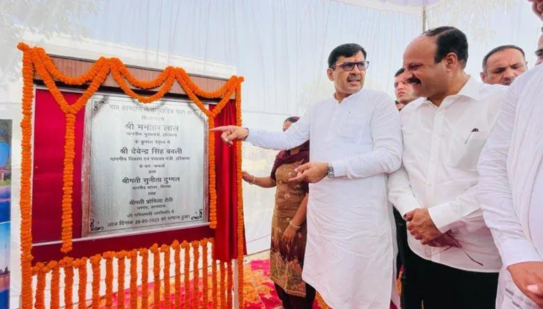 ऐलनाबाद हलके में मीनू बेनीवाल को लड़ना चाहिए चुनाव, कैबिनेट मंत्री देवेंद्र सिंह बबली का बयान