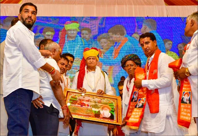 Ashok Gehlot: हमारे संतों ने विश्व को शांति, सद्भाव और एकता का संदेश दिया