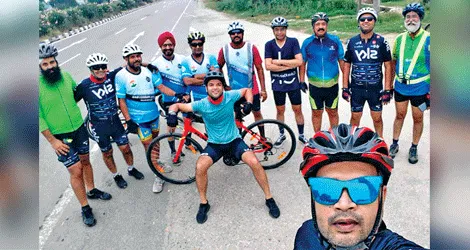 आधुनिकता की दौड़ में महंगे शौंक छोड़ अपना रहे ‘साईकलिंग’