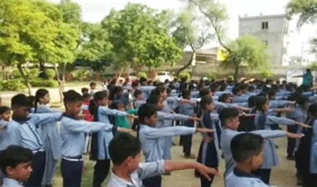 स्कूली बच्चों को नशों दूर रहने की शपथ दिलवाई