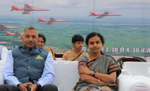 भारतीय वायुसेना ने किया सूर्य किरण एयरोबेटिक प्रदर्शन