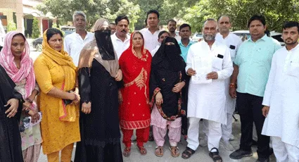 ईओ थानाभवन के खिलाफ सभासदों ने खोला मोर्चा